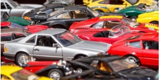 voitures-solutions-financement Modèles miniatures de voiture pour illustrer les différentes solutions de financement qui existe pour l'achat d'une ou plusieurs voiture(s) de société